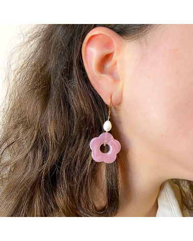 Boucles d'oreilles avec fleur en résine et perle d'eau douce ELLYA-rose
