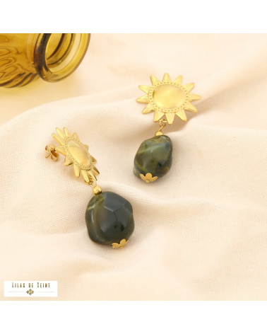 Boucles d’oreilles pendantes soleil en acier et galet en résine LARA vert kaki