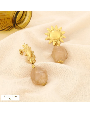 Boucles d’oreilles pendantes soleil en acier et galet en résine LARA naturel/beige