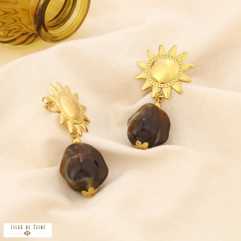 Boucles d’oreilles pendantes soleil en acier et galet en résine LARA taupe
