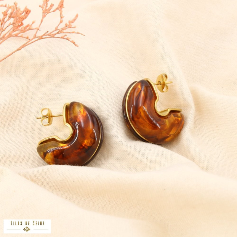 Boucles d’oreilles demi-créoles en résine marbrée et acier inoxydable MAEVA marron