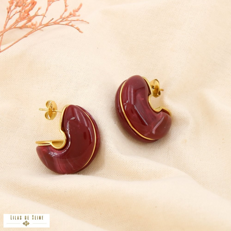 Boucles d’oreilles demi-créoles en résine marbrée et acier inoxydable MAEVA rouge bordeaux
