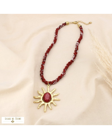 Collier bohème pendentif soleil en acier et résine scintillante JENNA rouge bordeaux
