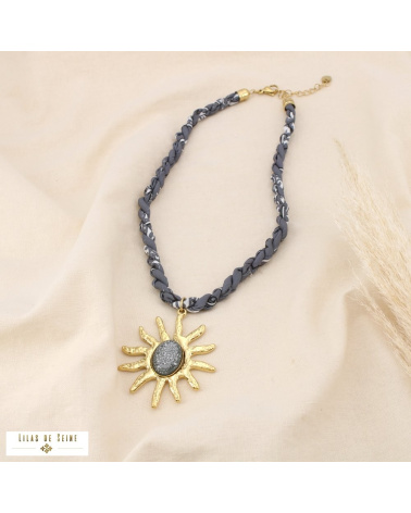 Collier bohème pendentif soleil en acier et résine scintillante JENNA gris foncé