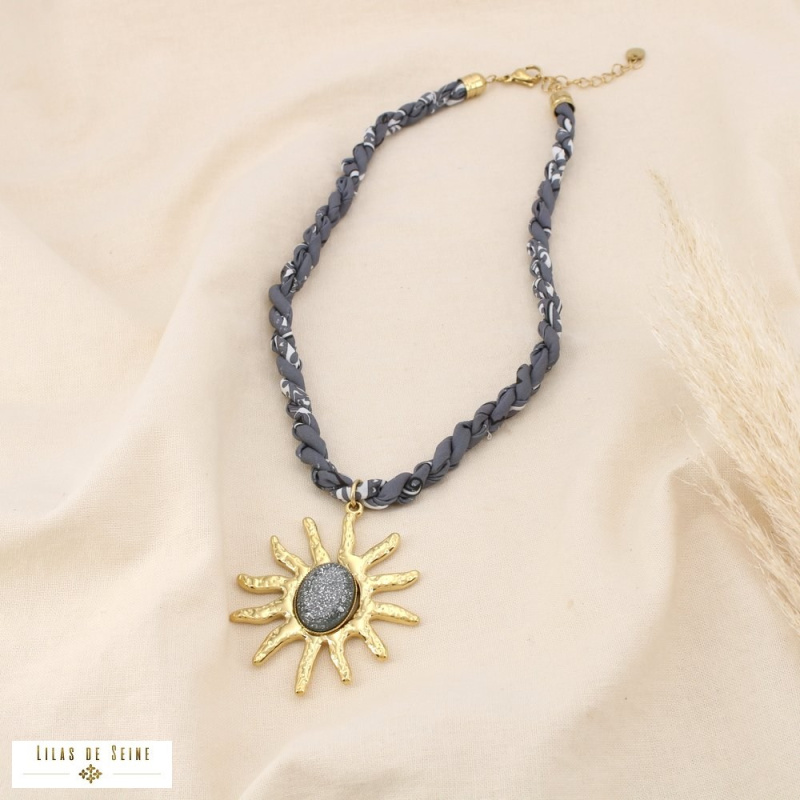 Collier bohème pendentif soleil en acier et résine scintillante JENNA gris foncé