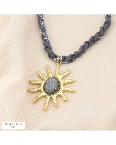Collier bohème pendentif soleil en acier et résine scintillante JENNA gris foncé