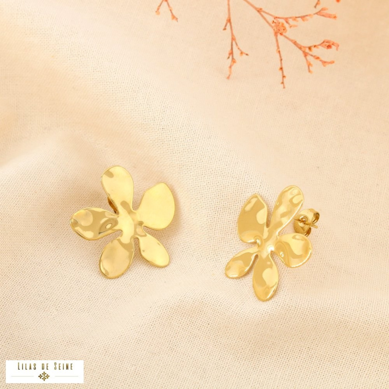 Boucles d’oreilles ANNAELLE fleur stylisée en acier inoxydable – L’éclat floral à la parisienne 🌸 doré
