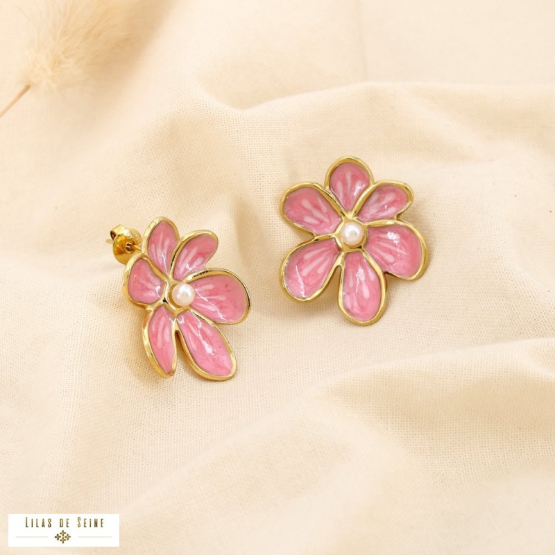 Boucles d’oreilles MARIE-LOU fleur émaillée en acier inoxydable – La touche florale chic à la parisienne 🌸✨ rose