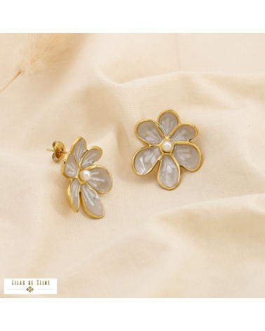 Boucles d’oreilles MARIE-LOU fleur émaillée en acier inoxydable – La touche florale chic à la parisienne 🌸✨ taupe