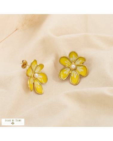 Boucles d’oreilles MARIE-LOU fleur émaillée en acier inoxydable – La touche florale chic à la parisienne 🌸✨ jaune