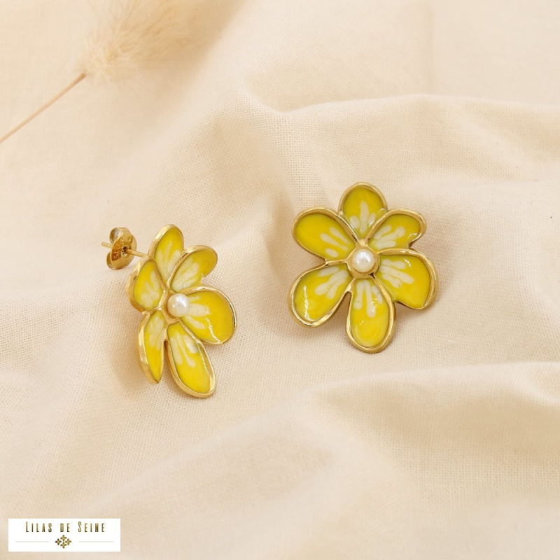 Boucles d’oreilles MARIE-LOU fleur émaillée en acier inoxydable – La touche florale chic à la parisienne 🌸✨ jaune