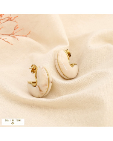 Boucles d’oreilles demi-créoles en résine marbrée et acier inoxydable MAEVA beige