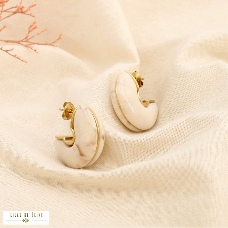 Boucles d’oreilles demi-créoles en résine marbrée et acier inoxydable MAEVA beige