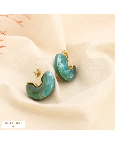 Boucles d’oreilles demi-créoles en résine marbrée et acier inoxydable MAEVA bleu turquoise