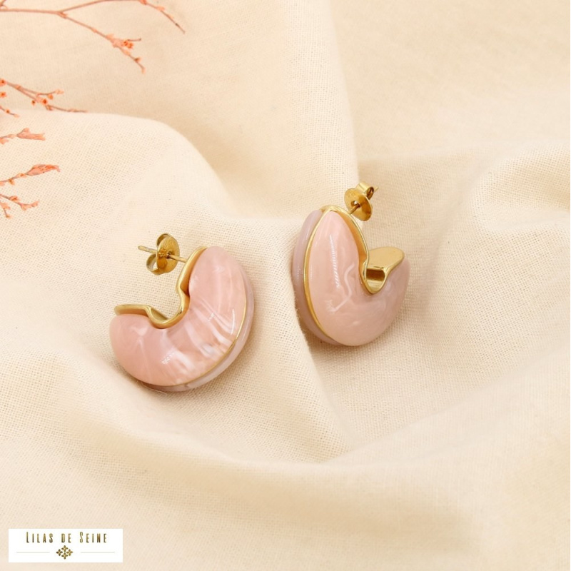 Boucles d’oreilles demi-créoles en résine marbrée et acier inoxydable MAEVA rose