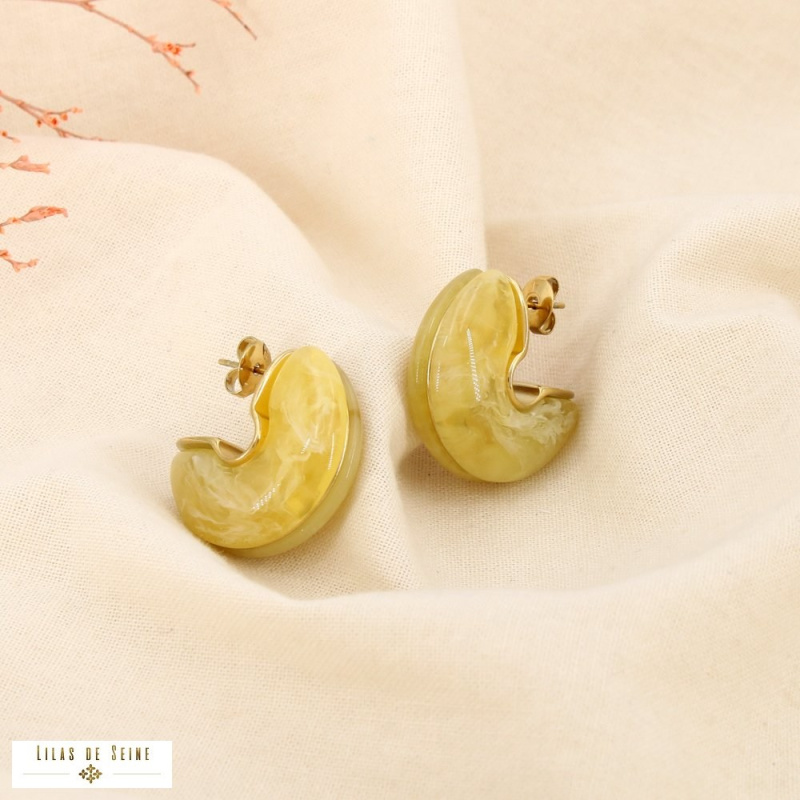 Boucles d’oreilles demi-créoles en résine marbrée et acier inoxydable MAEVA jaune
