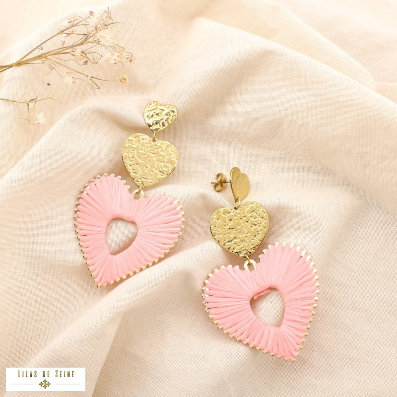 Boucles d’oreille MAELIE en acier inoxydable – Cœur en raphia 💖🌿 rose